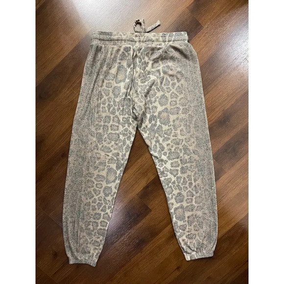 LNA Revolve Brushed Rib Joggers Leopard Print Cheetah Soft Loungewear Cozy Sz L - Picture 6 of 8